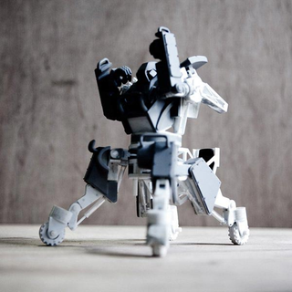 Illustration for article titled Holy heck, these Japanese hobbyists are building a 12-foot-tall pilotable mech